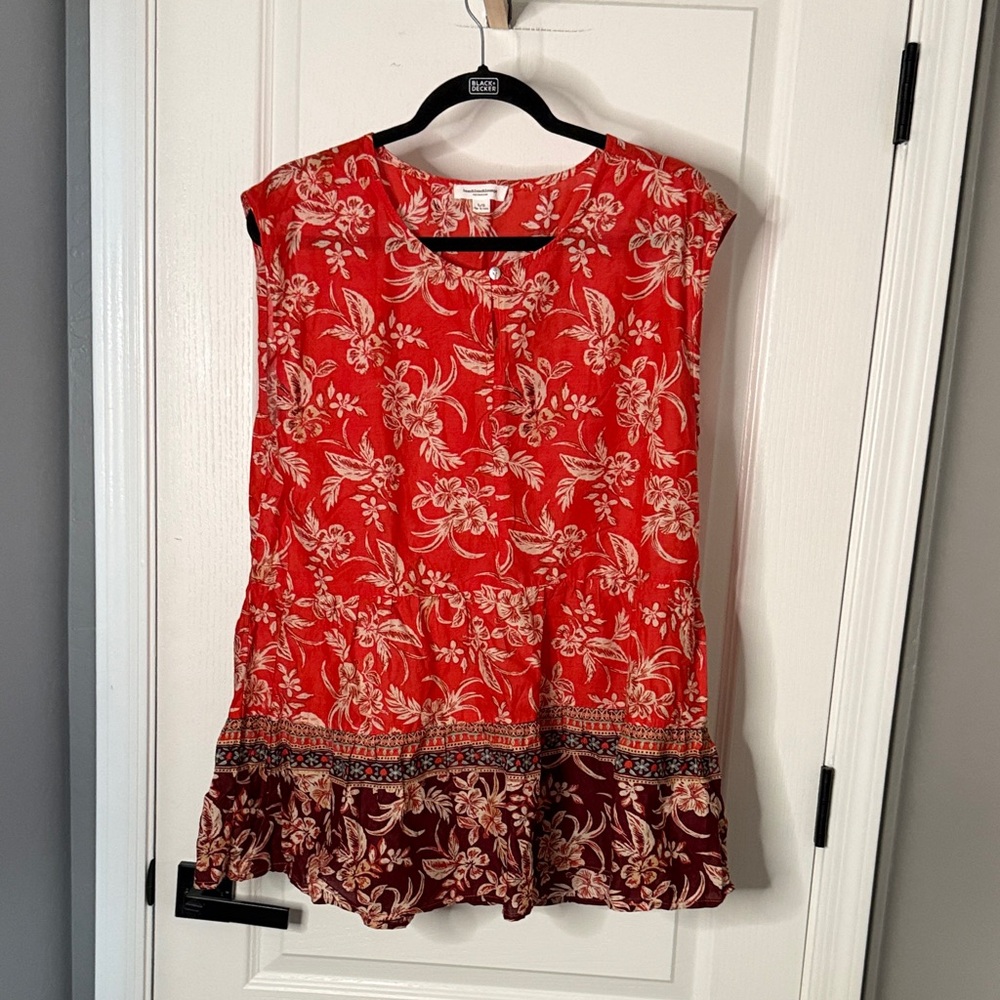 Beachlunchlounge Red and White Floral Top - Picture 3 of 6
